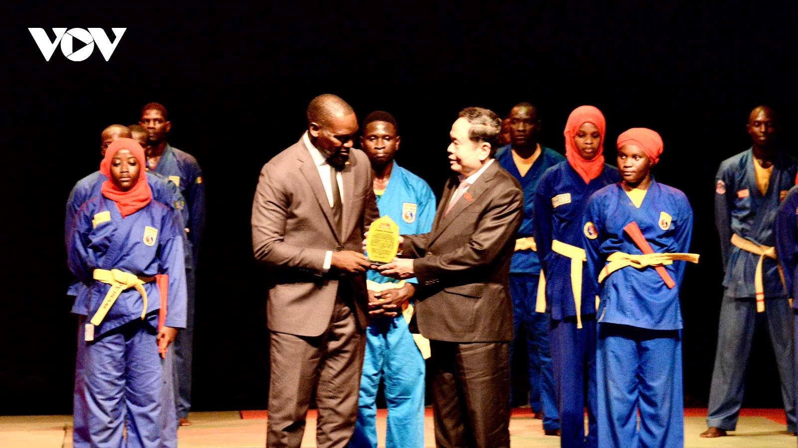 Chủ tịch Quốc hội và Phu nhân thăm Câu lạc bộ Vovinam tại Senegal